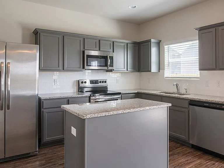 308 Geranium St — Photo 17