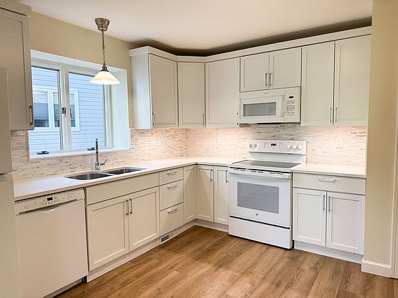 4th image of 474 Village Oaks Ct