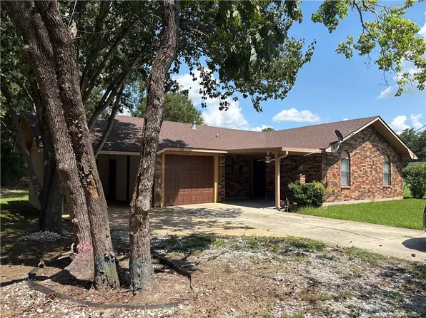162 Decuir St, Marksville, LA 71351