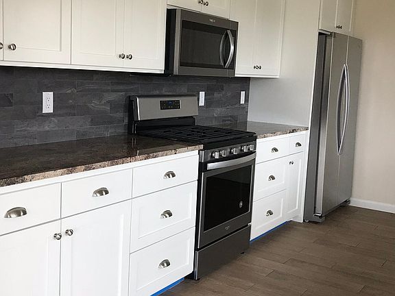 3rd image of 1128 Market Ave