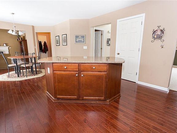 4th image of 49 Sunset Creek Dr