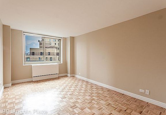 3rd image of 30 W 63rd St APT 5T