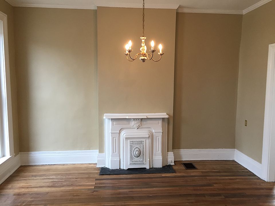 1st image of 409 W Broadway St