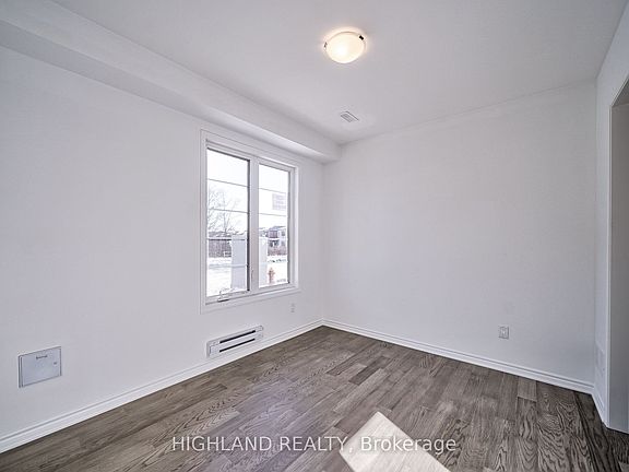3rd image of 155 Settlers Rd E