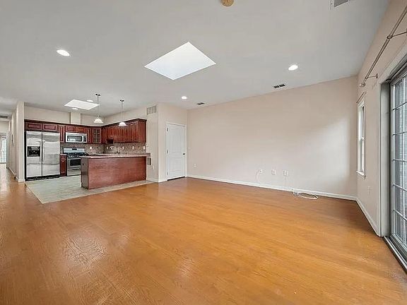 4th image of 41 Wright Ave Floor 2