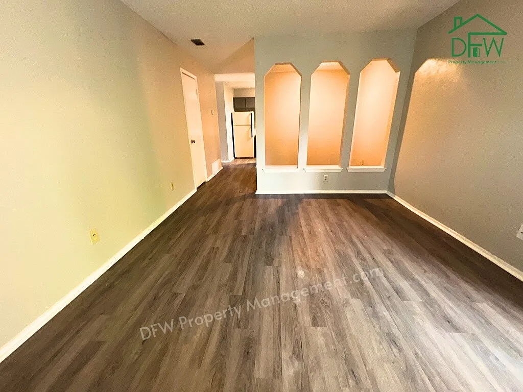 2 bed, 1.0 bath, 885 sqft, $1,050 — Photo 4