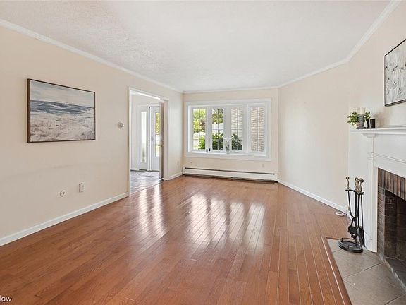 5th image of 8 Meadowlawn Dr Unit 5