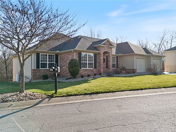 3rd image of 20 Parkridge Dr