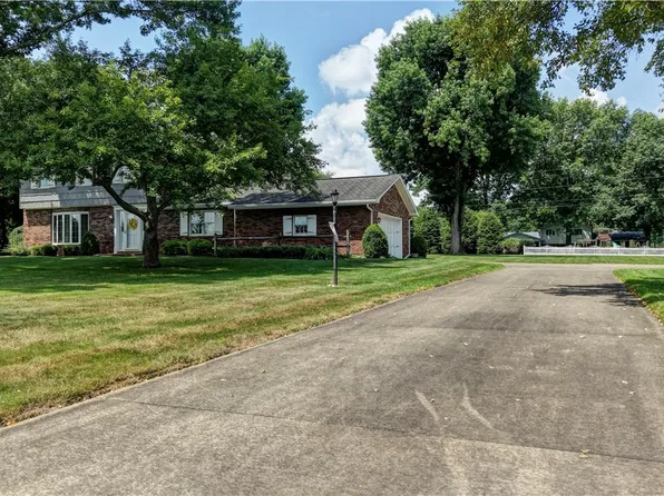 966 College Dr SE, New Philadelphia, OH 44663