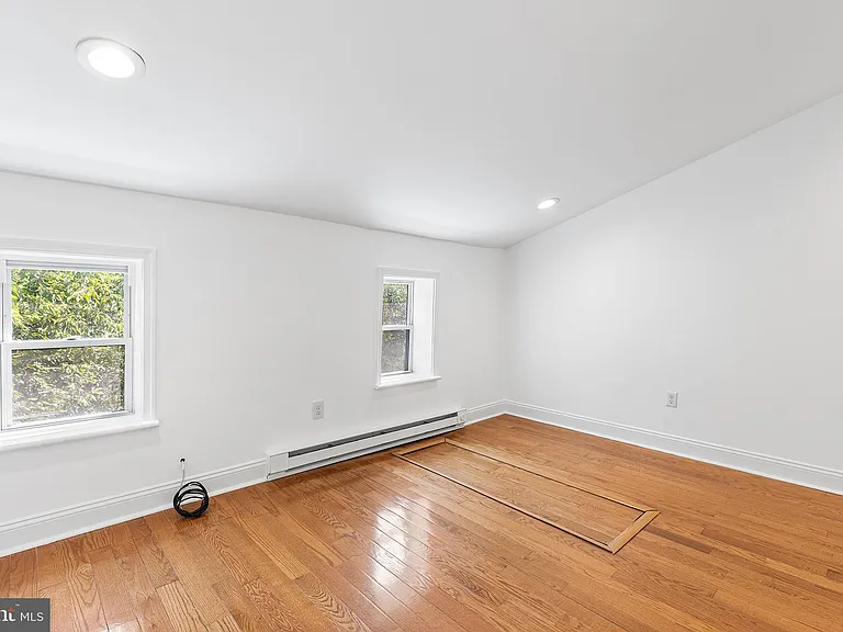 8 Bristow Pl — Photo 15