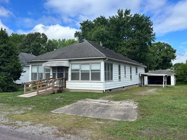 505 N Douglas St, West Frankfort, IL 62896