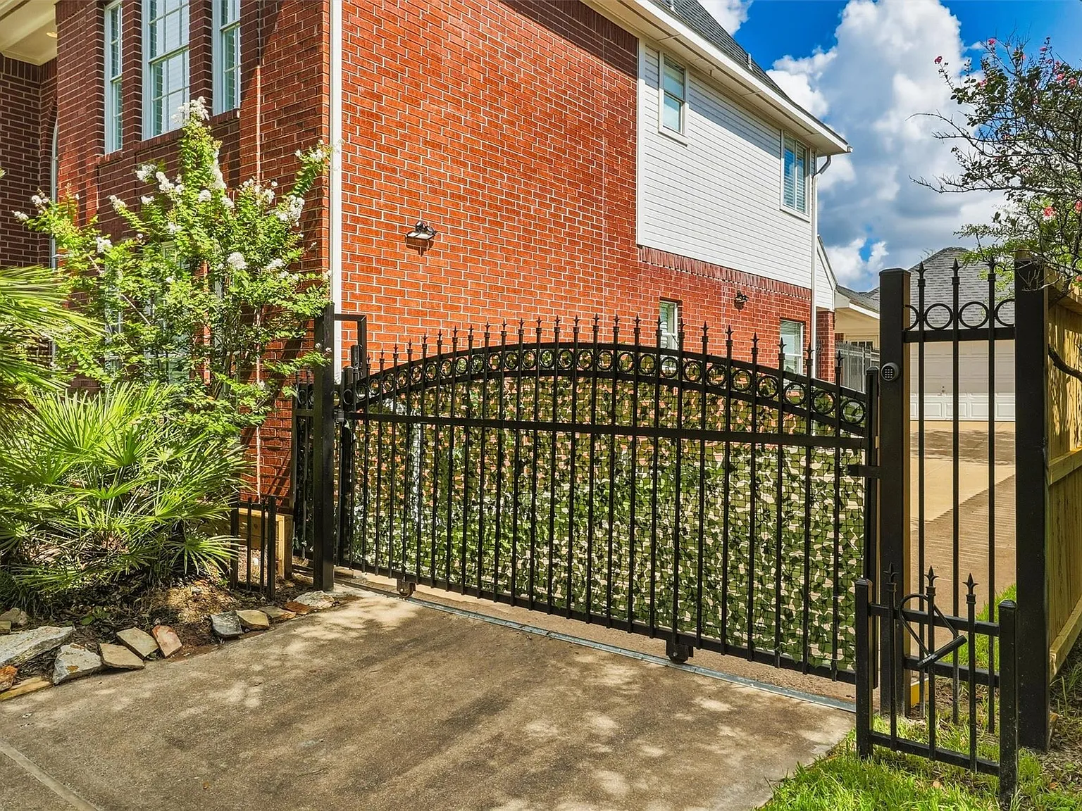 5 bed, 3.5 bath, 3427 sqft, $4,400 — Photo 4
