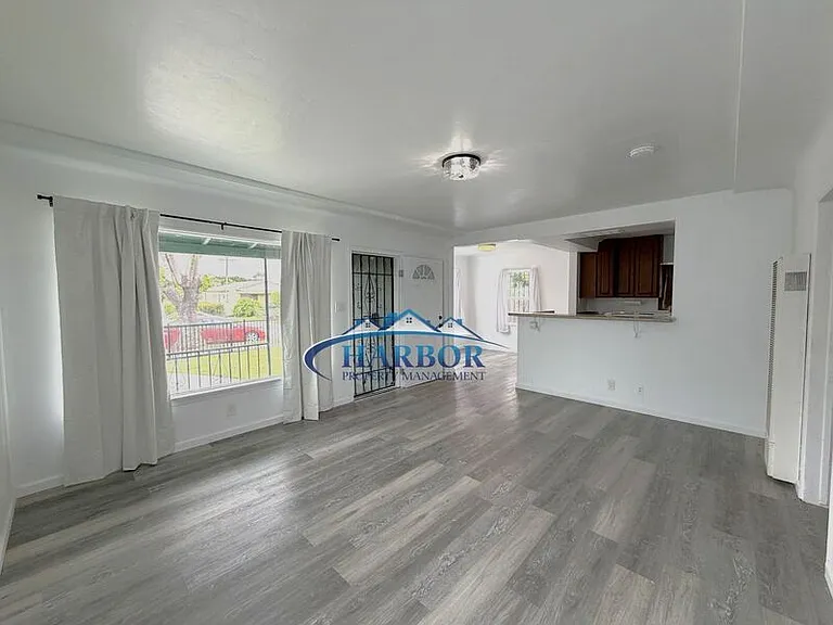 239 E 90th St — Photo 5