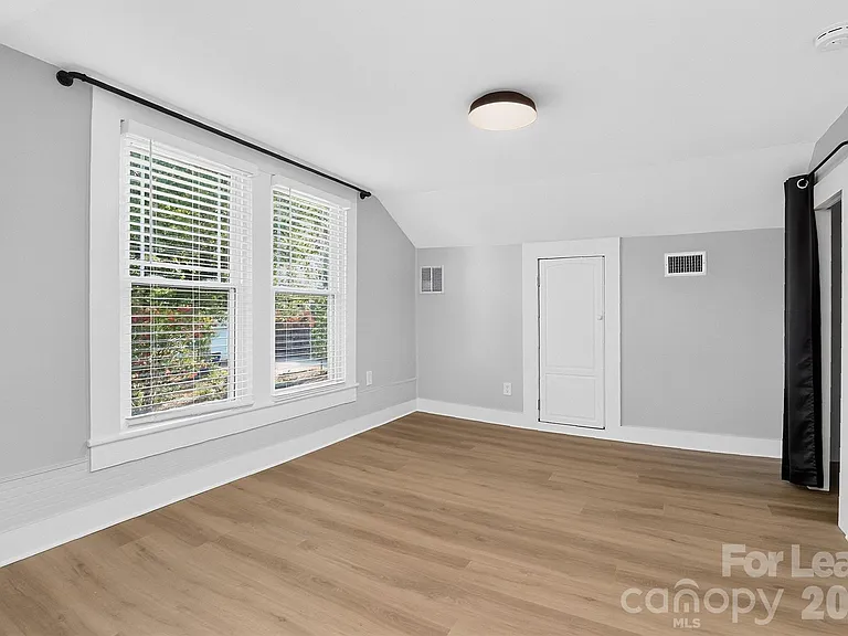 204 E McNeely Ave — Photo 22