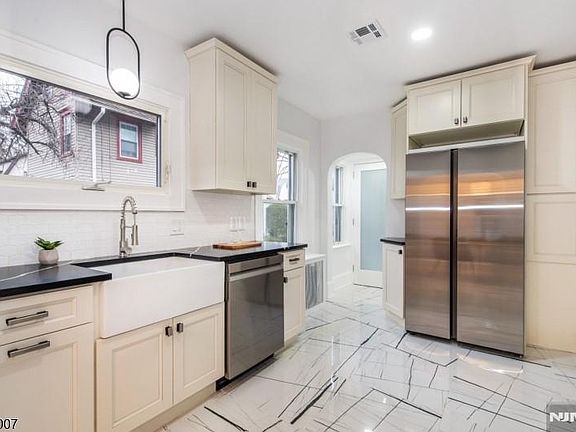 3rd image of 104 Reynolds Pl