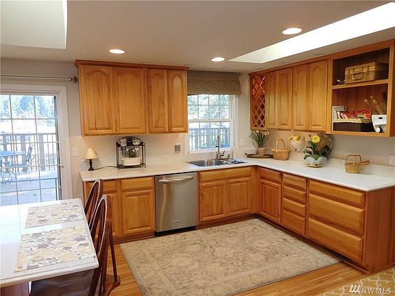 5th image of 2160 Lakemoor Dr SW