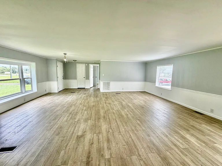 1548 Cornwallis Rd — Photo 4