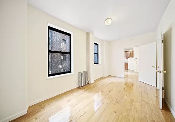 4th image of 140 W 71st St #4FF