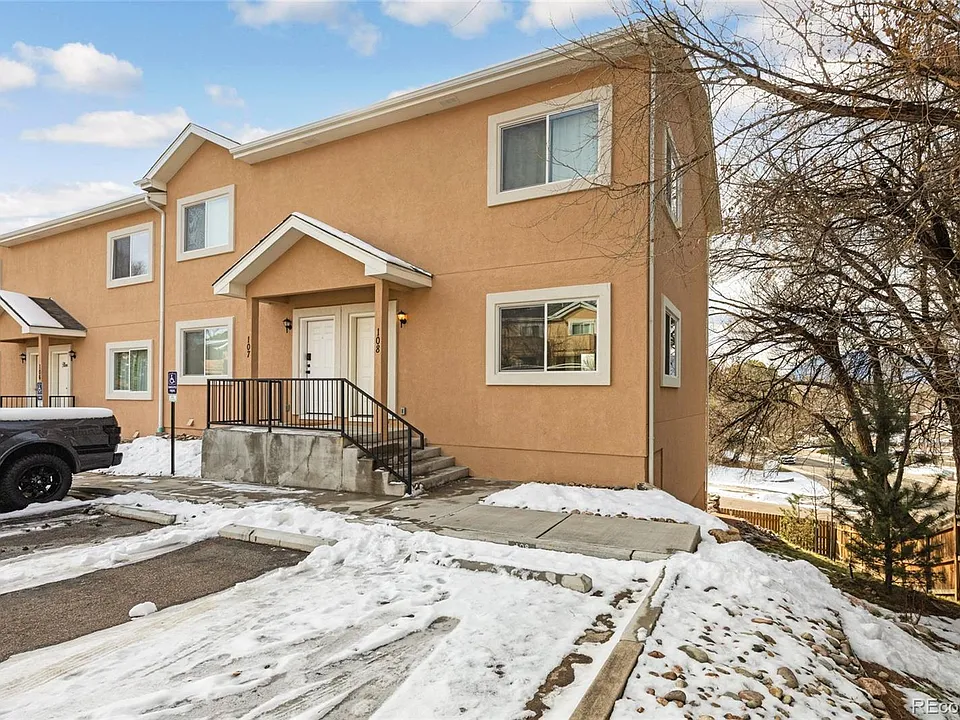 2220 E La Salle St #108