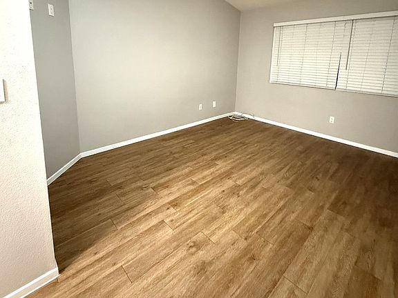 4th image of 900 Loma Ave #754