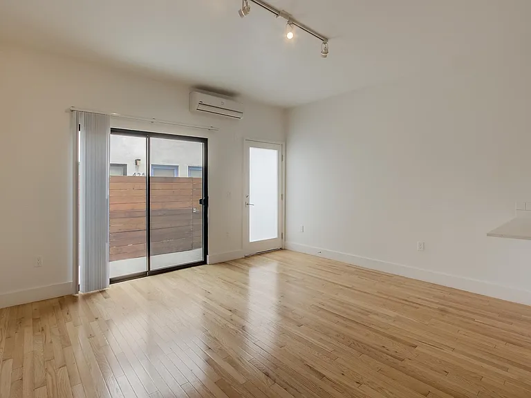 3102 London St #3110 — Photo 21