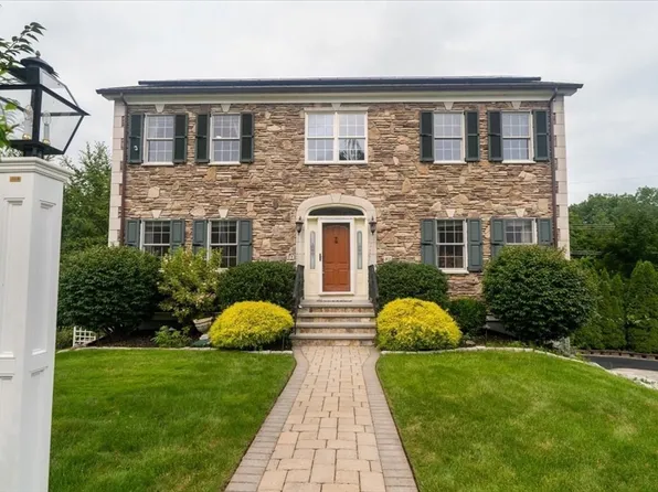 82 Hammersmith Dr, Saugus, MA 01906