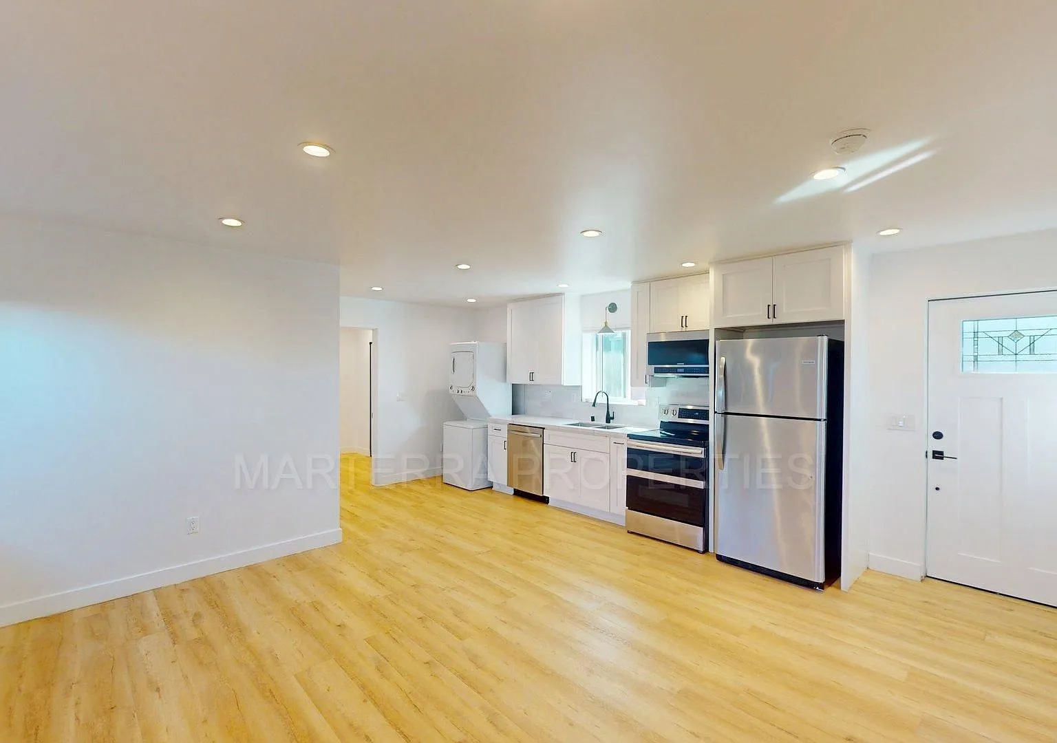 Beautiful 2 Bedroom Home — Photo 2