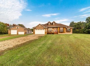 1902 Fish Lake Rd, Lapeer, MI 48446