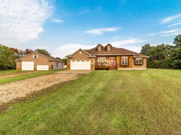 1902 Fish Lake Rd, Lapeer, MI 48446