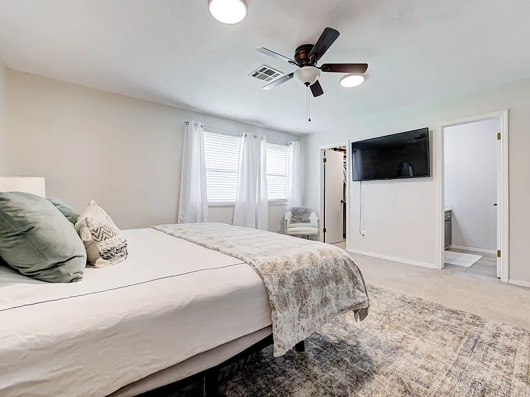 2109 S August St — Photo 26