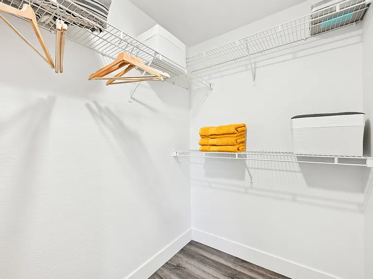 Stone Cliff Apartments — Photo 15