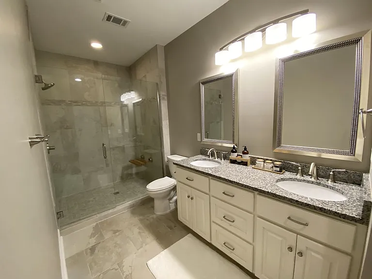 Master Bedroom Bathroom