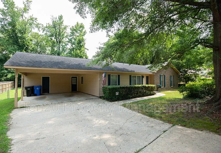 1430 Lokey Dr — Photo 2