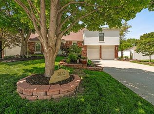 8822 Hadley St, Overland Park, KS 66212