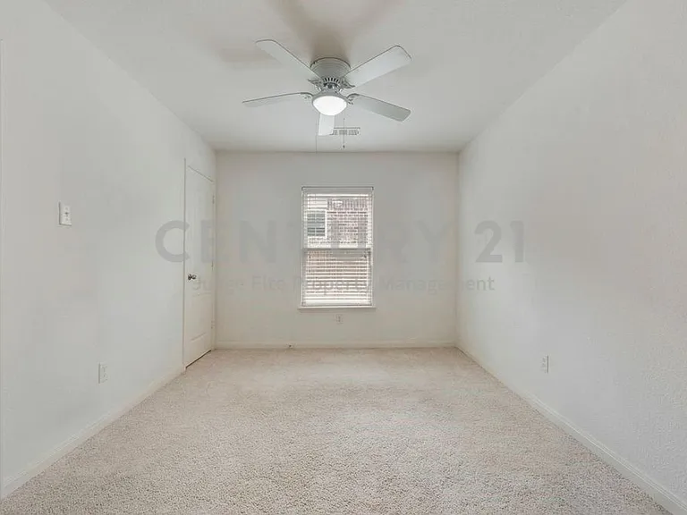 1904 Fairbanks Dr — Photo 12