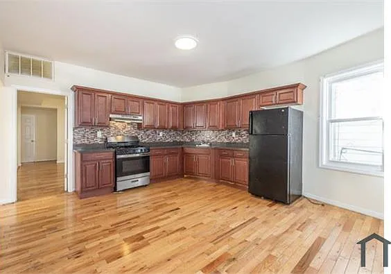 21-23 Monticello Ave #1 — Photo 1