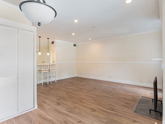 4th image of 73 Bradford Commons Ln #73