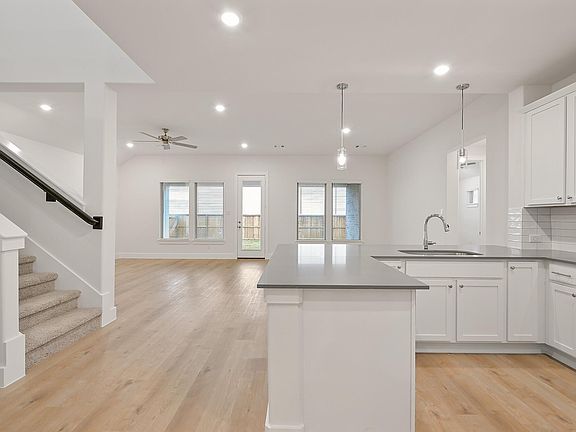 5th image of 1529 Apache Heights Dr