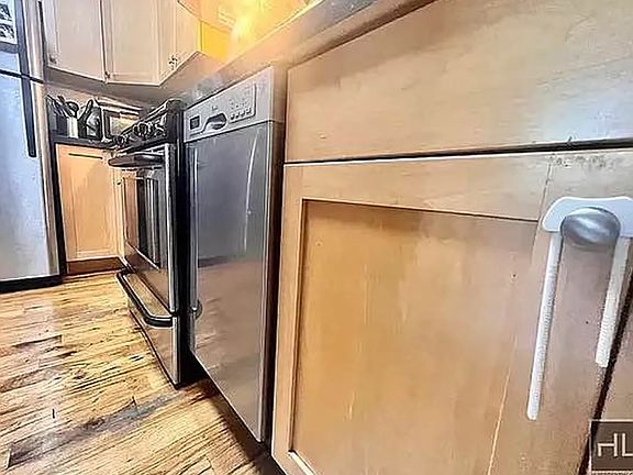 3rd image of 567 Warren St APT 502