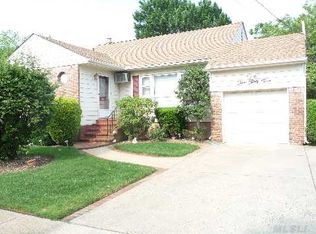 333 Nassau Ave, Freeport, NY 11520