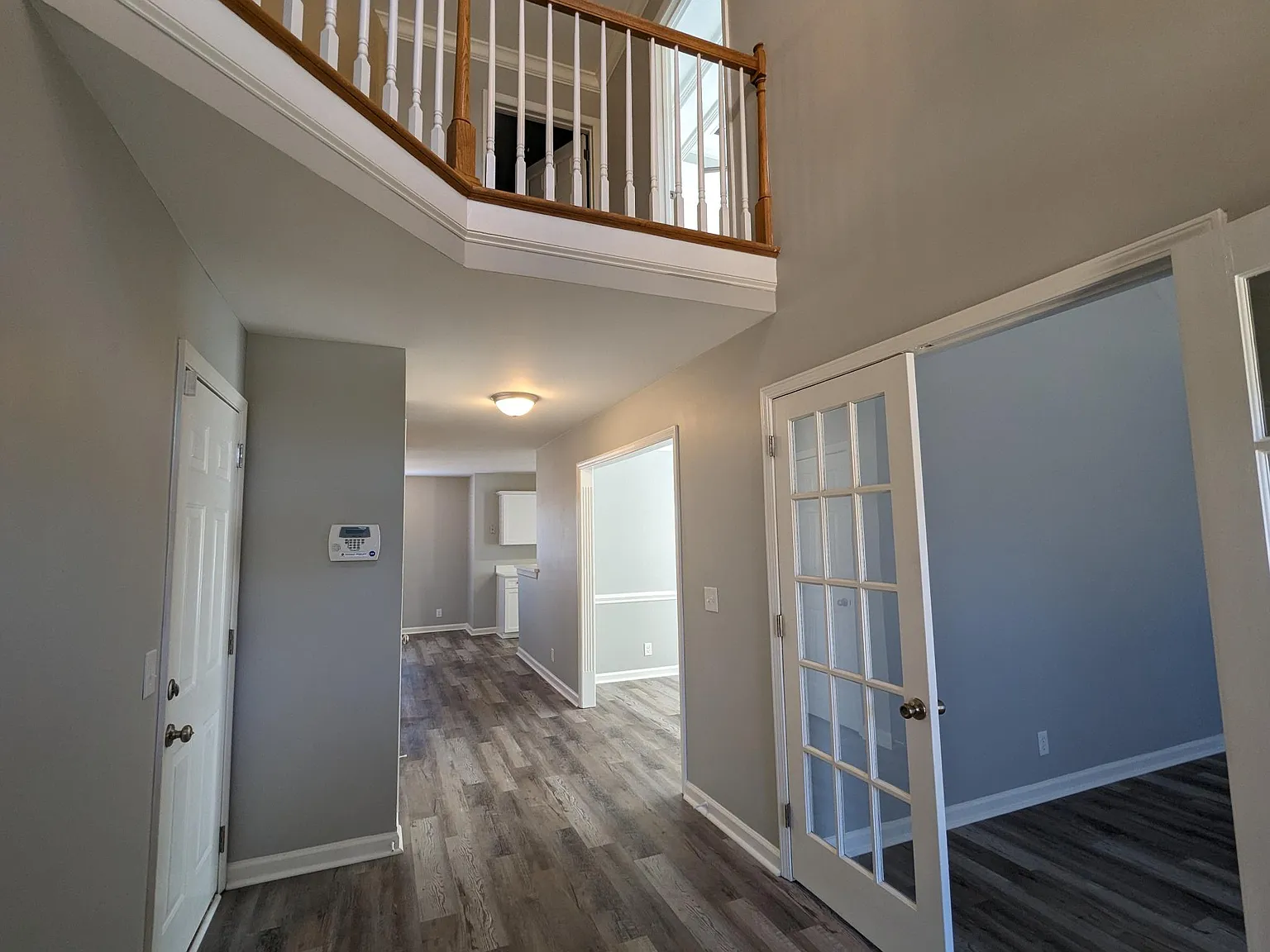 3 bed, 2.5 bath, 2693 sqft, $2,395 — Photo 2
