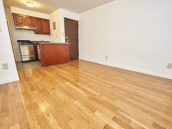 2nd image of 138 Eldridge St APT 5D
