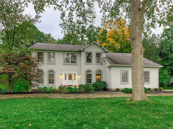 6831 Rolling Acres Ct, Painesville, OH 44077