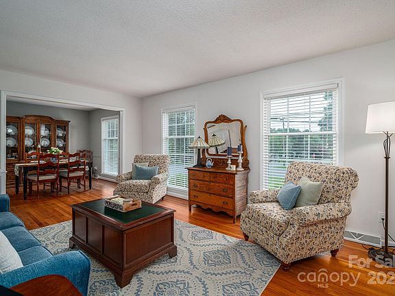 3rd image of 3501 Gardner Park Dr