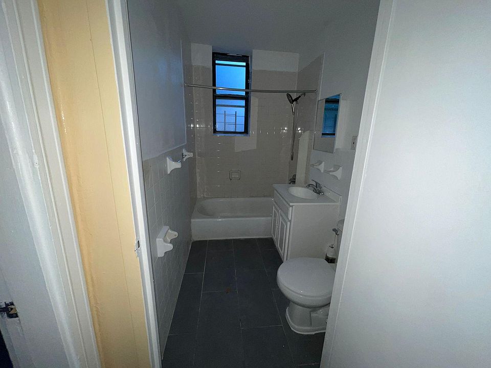 2nd image of 620 Manida St APT 1C