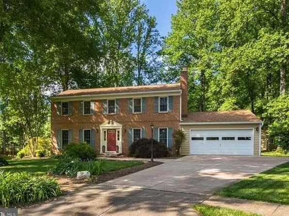 11022 Stanrich Ct, Fairfax, VA 22030
