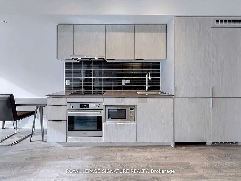 60 Shuter St #807 — Photo 3