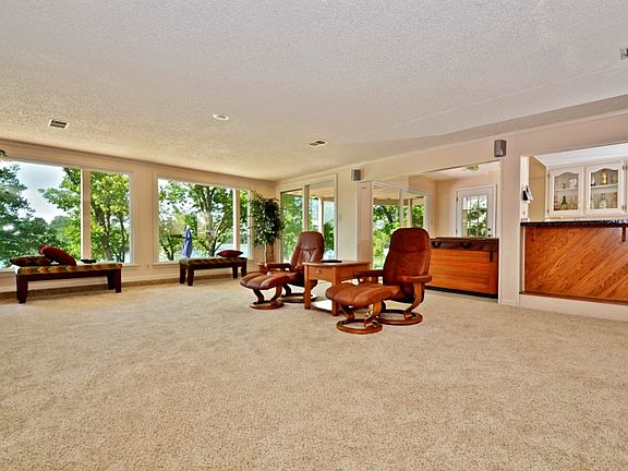 3rd image of 109 NW Teakwood St