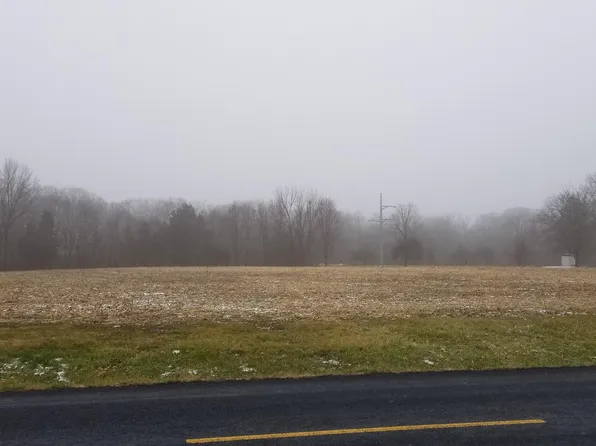 2518 Bloomington Rd, East Peoria, IL 61611