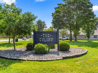 8309 Colony Dr APT 22, Grosse Ile, MI 48138